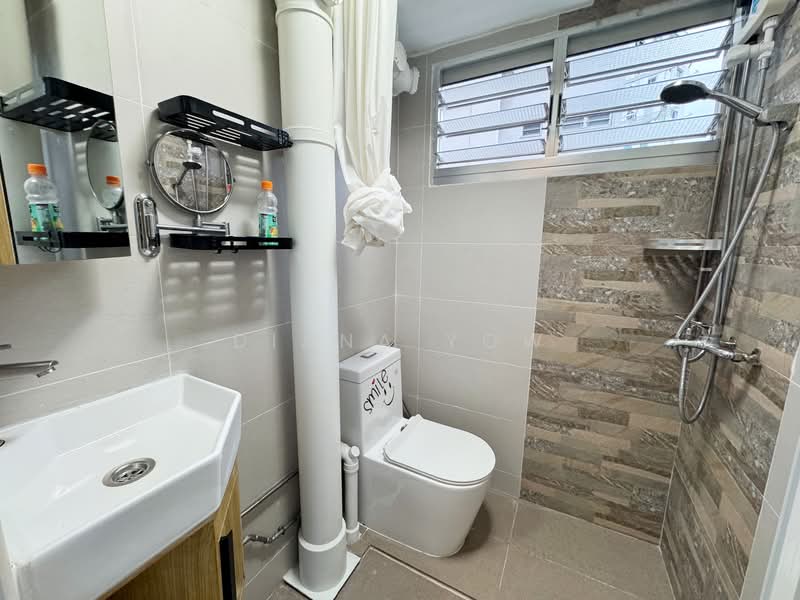 736 Yishun Street 72, 736 Yishun Street 72, 2 Bedrooms, 721 sqft, HDB Flat For Rent, by Diana Yow, 500084244 - Bathroom - PropertyGuru.com.sg