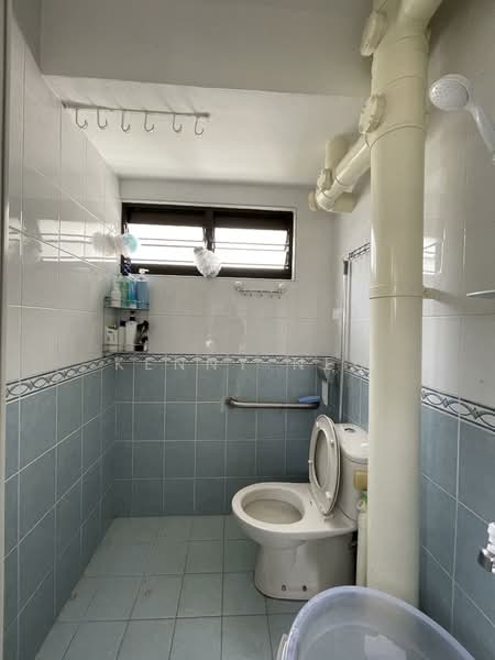 65 Telok Blangah Drive, 65 Telok Blangah Drive, 2 Bedrooms, 721 sqft, HDB Flat For Rent, by Kenny Neo, 500084270 - Bathroom - PropertyGuru.com.sg