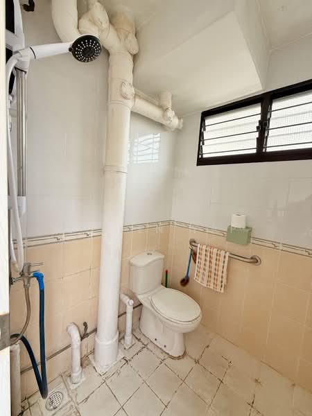 708 Clementi West Street 2, 708 Clementi West Street 2, 3 Bedrooms, 990 sqft, HDB Flat For Rent, by Eileen Yap, 500084273 - Bathroom - PropertyGuru.com.sg