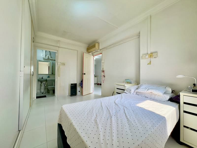 5 Farrer Road HDB Flat For Sale at S$ 1,050,000 | PropertyGuru Singapore - Bedroom
