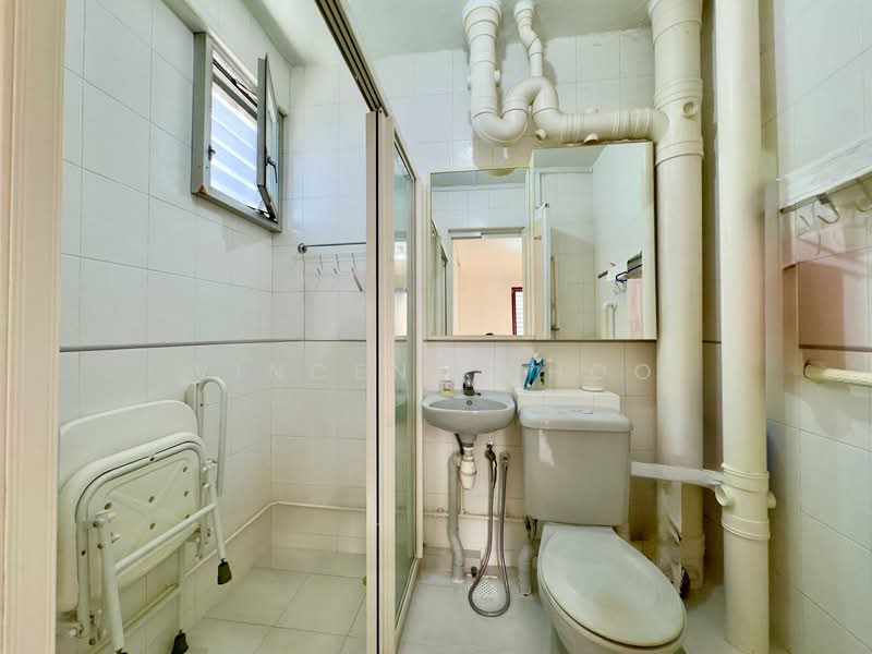 5 Farrer Road HDB Flat For Sale at S$ 1,050,000 | PropertyGuru Singapore - Bathroom