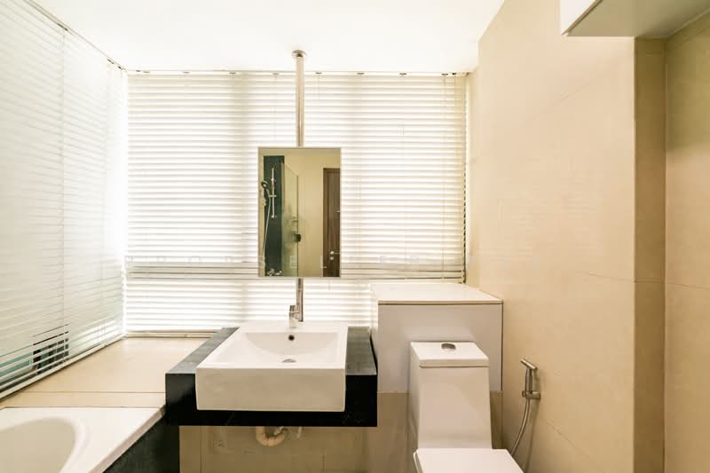 Haig Residences Condominium For Sale at S$ 1,600,000 | PropertyGuru Singapore - Bathroom