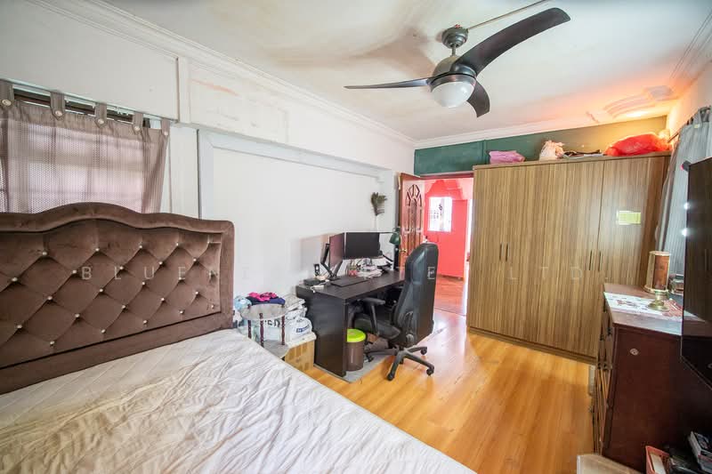 625 Jurong West Street 61 HDB Flat For Sale at S$ 645,000 | PropertyGuru Singapore - Bedroom
