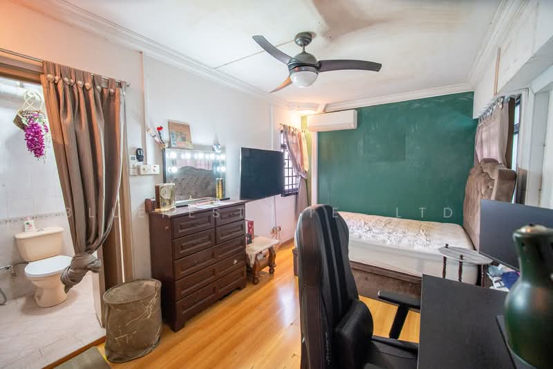 625 Jurong West Street 61 HDB Flat For Sale at S$ 645,000 | PropertyGuru Singapore - Bedroom