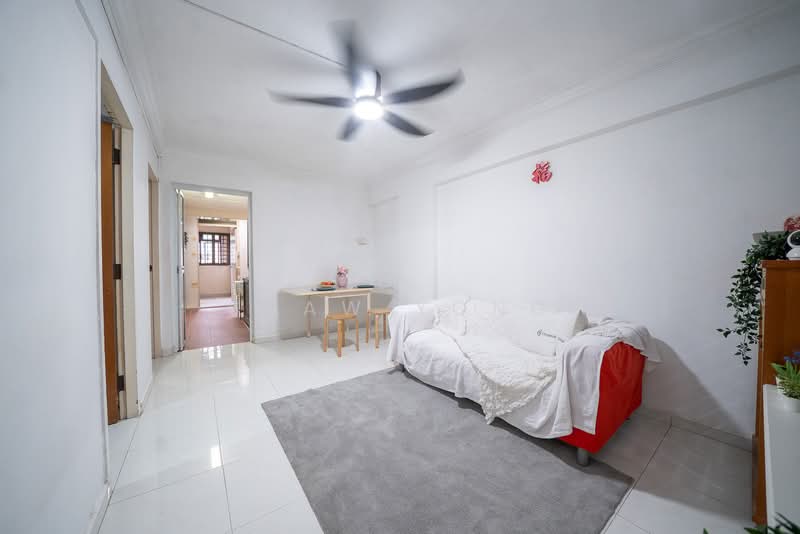 47 Lorong 6 Toa Payoh HDB Flat For Sale at S$ 338,000 | PropertyGuru Singapore - Living Room