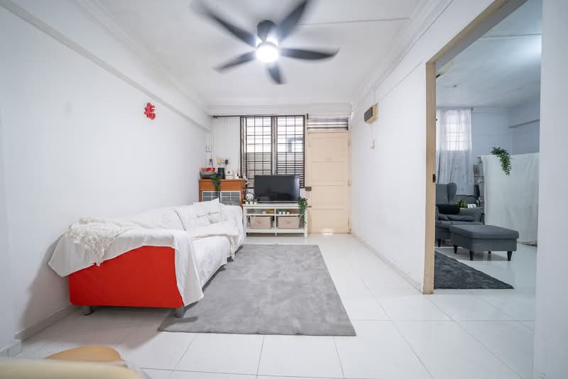 47 Lorong 6 Toa Payoh HDB Flat For Sale at S$ 338,000 | PropertyGuru Singapore - Living Room