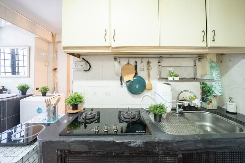47 Lorong 6 Toa Payoh HDB Flat For Sale at S$ 338,000 | PropertyGuru Singapore - Kitchen