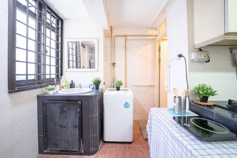 47 Lorong 6 Toa Payoh HDB Flat For Sale at S$ 338,000 | PropertyGuru Singapore - Kitchen