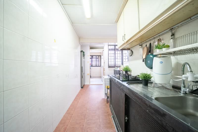 47 Lorong 6 Toa Payoh HDB Flat For Sale at S$ 338,000 | PropertyGuru Singapore - Kitchen
