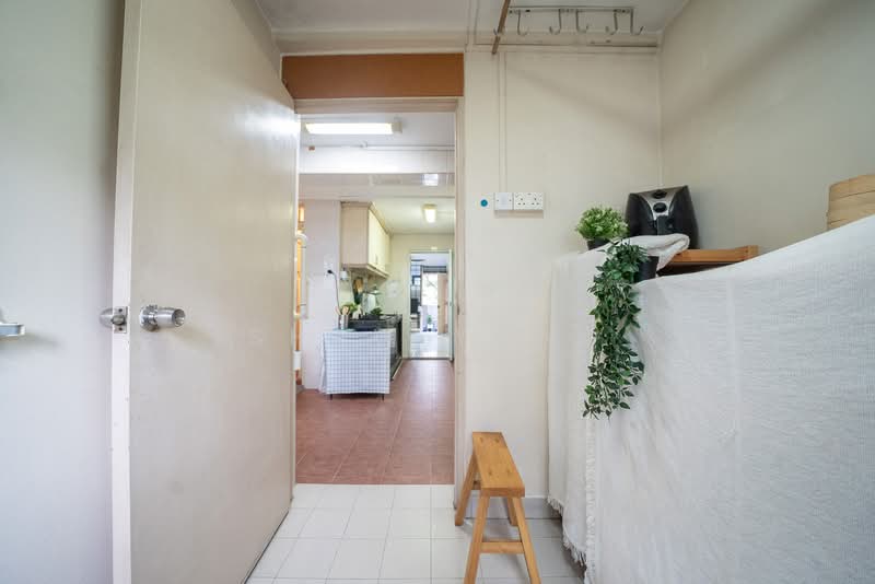 47 Lorong 6 Toa Payoh HDB Flat For Sale at S$ 338,000 | PropertyGuru Singapore - Kitchen