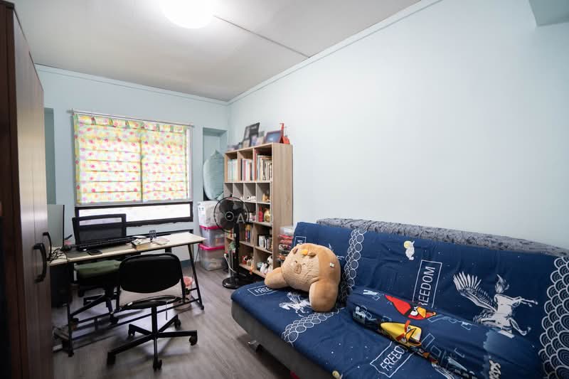 667A Jurong West Street 65 HDB Flat For Sale at S$ 625,000 | PropertyGuru Singapore - Study