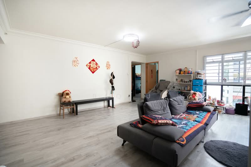 667A Jurong West Street 65 HDB Flat For Sale at S$ 625,000 | PropertyGuru Singapore - Living Room