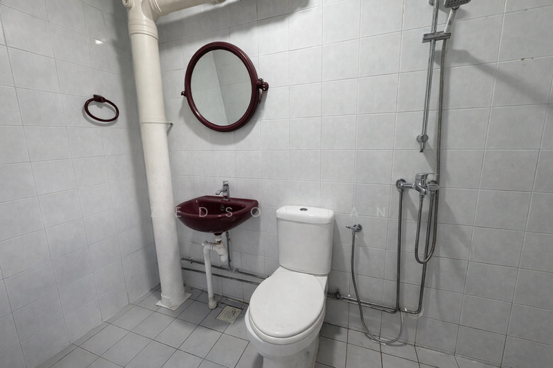 655 Woodlands Ring Road HDB Flat For Sale at S$ 548,000 | PropertyGuru Singapore - Bathroom