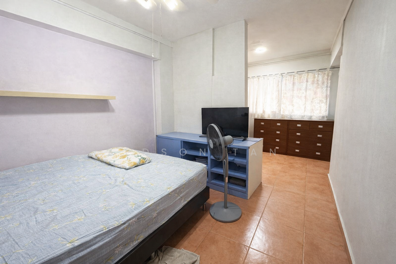 655 Woodlands Ring Road HDB Flat For Sale at S$ 548,000 | PropertyGuru Singapore - Bedroom