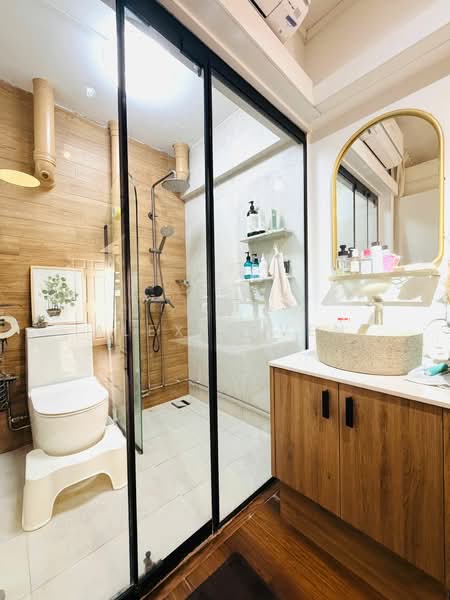 319 Ang Mo Kio Avenue 1 HDB Flat For Sale at S$ 530,000 | PropertyGuru Singapore - Bathroom