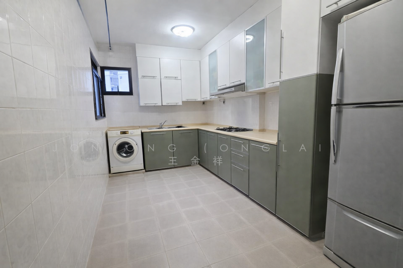 660C Jurong West Street 64 HDB Flat For Sale at S$ 728,000 | PropertyGuru Singapore - Kitchen