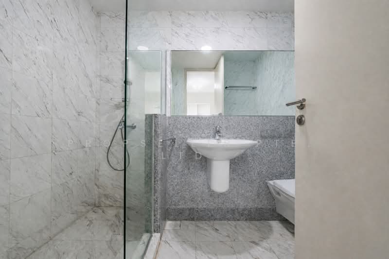 The Trumps Condominium For Sale at S$ 930,000 | PropertyGuru Singapore - Bathroom