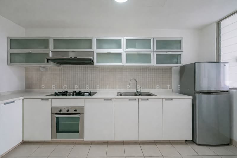 The Trumps Condominium For Sale at S$ 930,000 | PropertyGuru Singapore - Kitchen