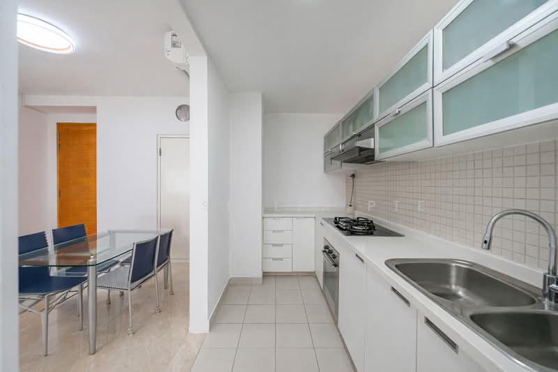 The Trumps Condominium For Sale at S$ 930,000 | PropertyGuru Singapore - Kitchen