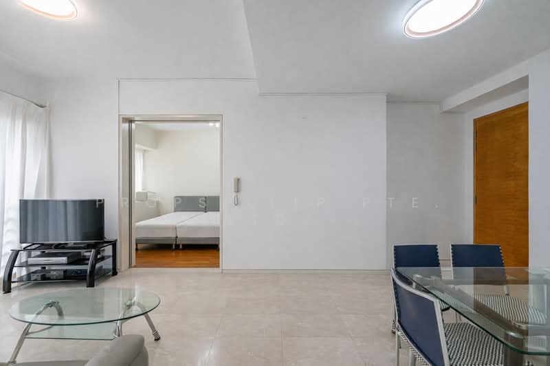 The Trumps Condominium For Sale at S$ 930,000 | PropertyGuru Singapore - Living Room