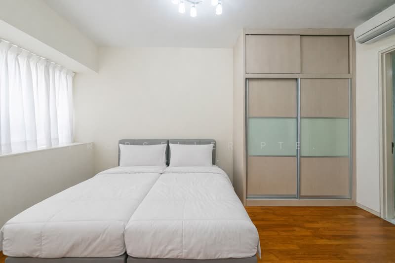 The Trumps Condominium For Sale at S$ 930,000 | PropertyGuru Singapore - Bedroom