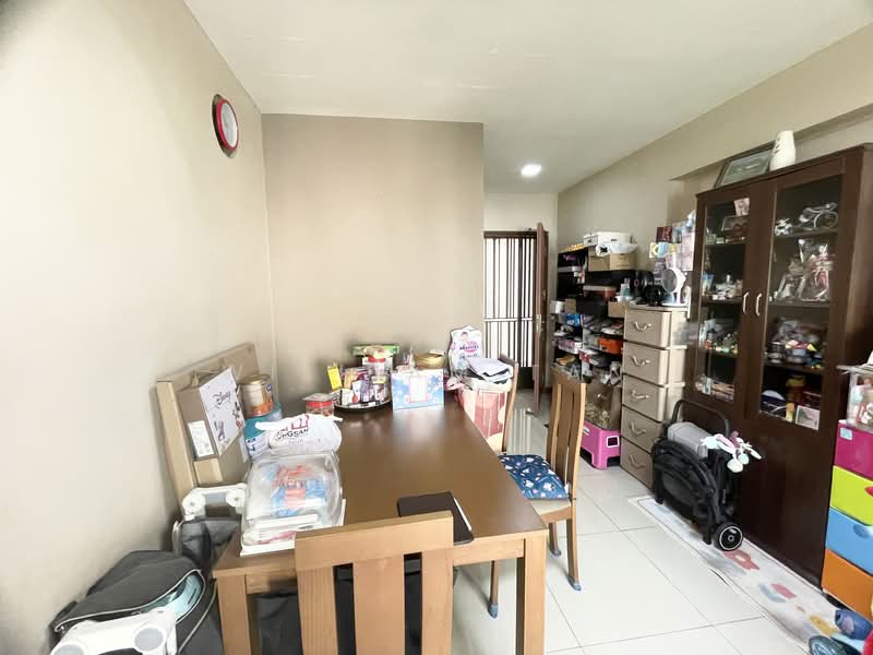663A Punggol Drive HDB Flat For Sale at S$ 550,000 | PropertyGuru Singapore - Dining Room