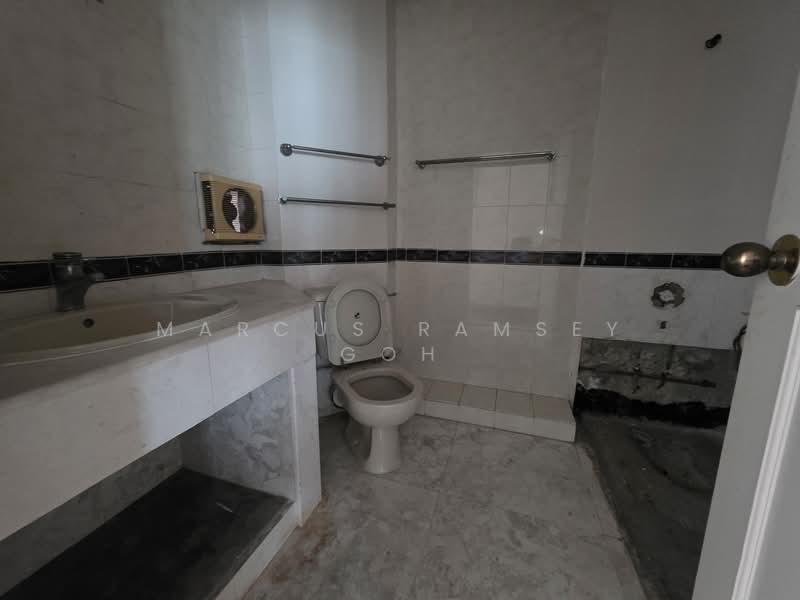 Grange Heights Apartment For Sale at S$ 4,500,000 | PropertyGuru Singapore - Bathroom