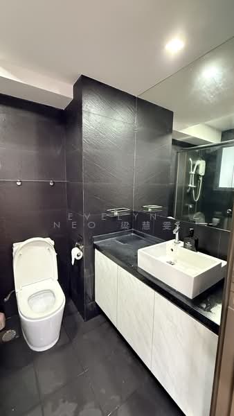 Regentville, 8 Hougang Street 92, 3 Bedrooms, 980 sqft, Condominium For Rent, by Evelyn Neo 梁慧雯, 500084361 - Master Bathroom - PropertyGuru.com.sg