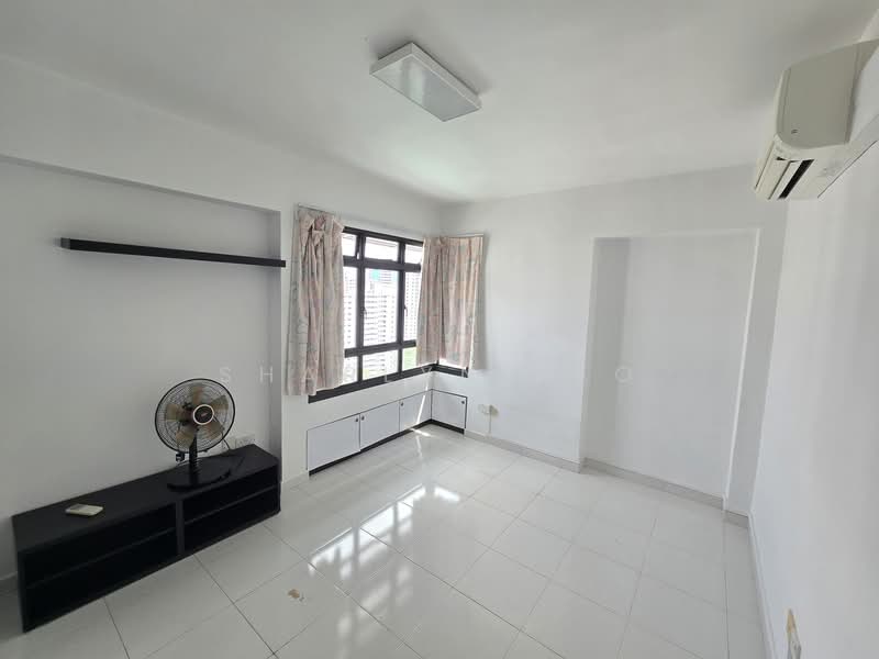 656 Senja Road, 656 Senja Road, 3 Bedrooms, 1,200 sqft, HDB Flat For Rent, by Sharlyn Neo, 500084364 - Living Room - PropertyGuru.com.sg