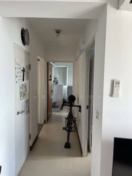 23 Teban Gardens Road HDB Flat For Sale at S$ 560,000 | PropertyGuru Singapore - Corridor