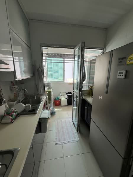 23 Teban Gardens Road HDB Flat For Sale at S$ 560,000 | PropertyGuru Singapore - Kitchen