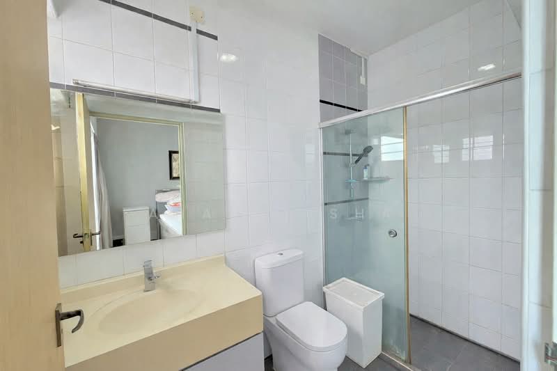 267B Punggol Field HDB Flat For Sale at S$ 1,000,000 | PropertyGuru Singapore - Bathroom