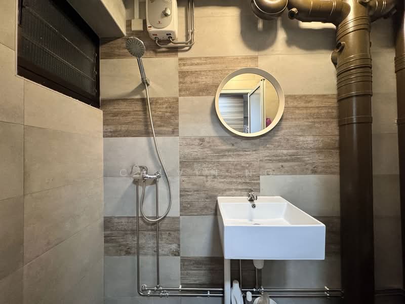 366 Clementi Avenue 2 HDB Flat For Sale at S$ 538,000 | PropertyGuru Singapore - Bathroom