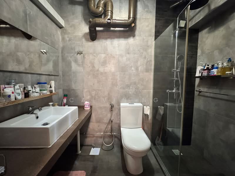 366 Clementi Avenue 2 HDB Flat For Sale at S$ 538,000 | PropertyGuru Singapore - Bathroom