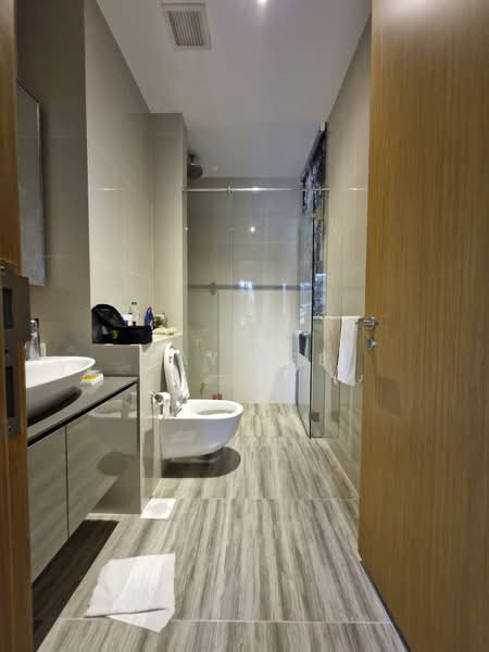 Pollen & Bleu, 15 Farrer Drive, 2 Bedrooms, 1,163 sqft, Condominium For Rent, by Jay Lee, 500084389 - Bathroom - PropertyGuru.com.sg