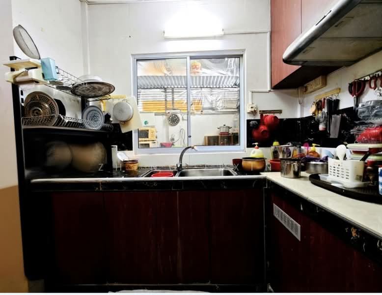 Paya Lebar Gardens Corner Terrace For Sale at S$ 5,000,000 | PropertyGuru Singapore - Kitchen