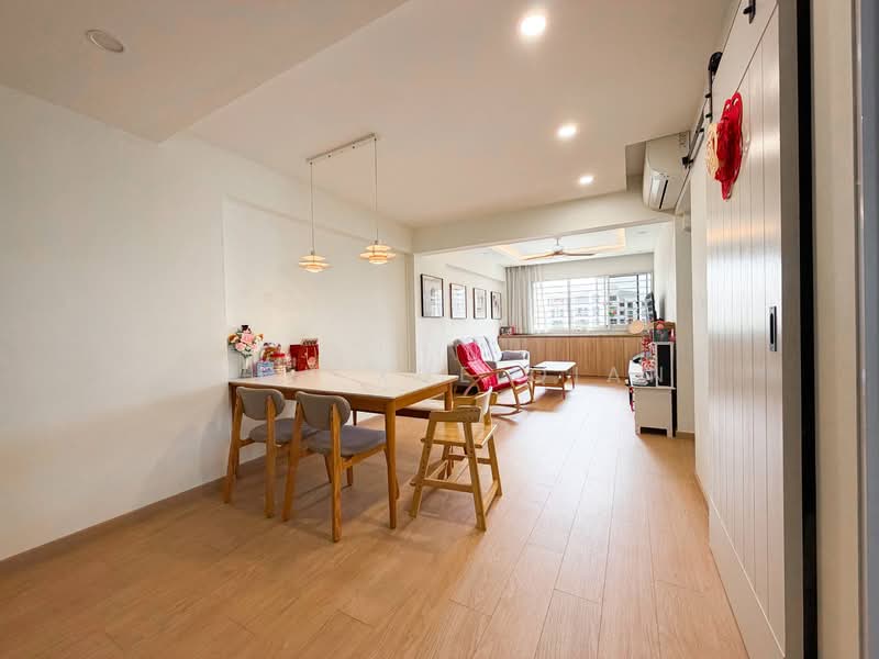 222 Simei Street 4 HDB Flat For Sale at S$ 730,000 | PropertyGuru Singapore - Living Room