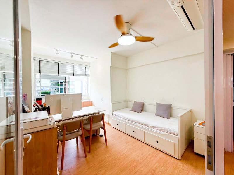 222 Simei Street 4 HDB Flat For Sale at S$ 730,000 | PropertyGuru Singapore - Study