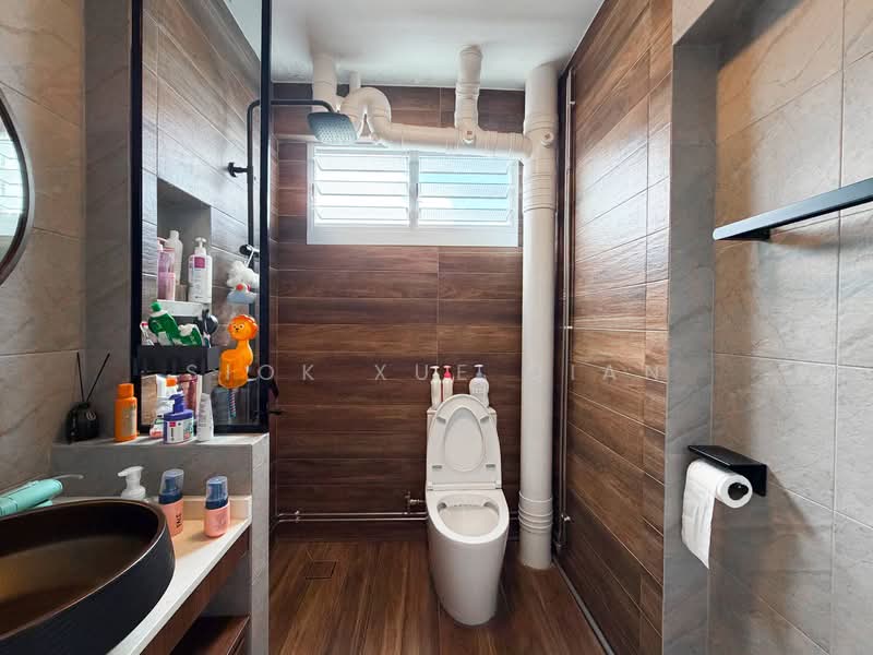 222 Simei Street 4 HDB Flat For Sale at S$ 730,000 | PropertyGuru Singapore - Bathroom
