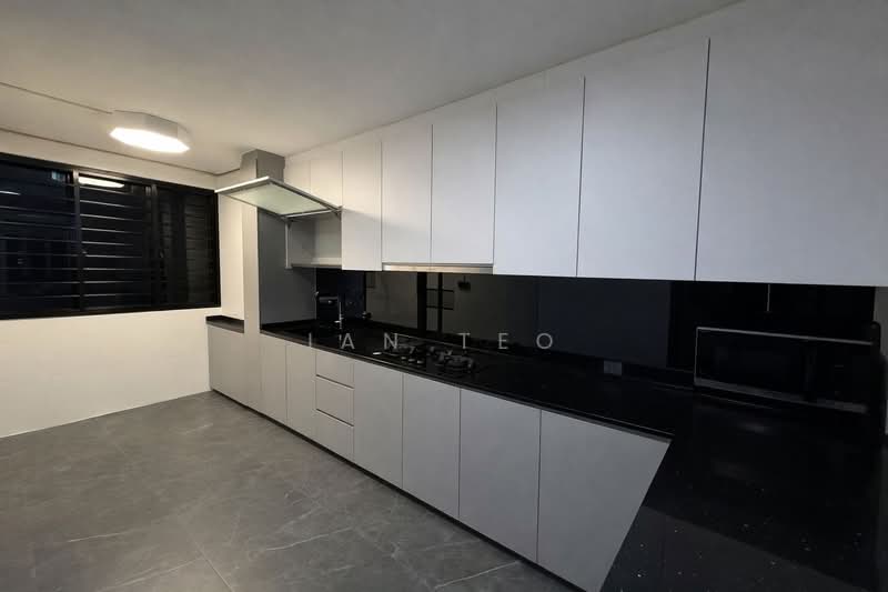 488A Tampines Avenue 9 HDB Flat For Sale at S$ 750,000 | PropertyGuru Singapore - Kitchen