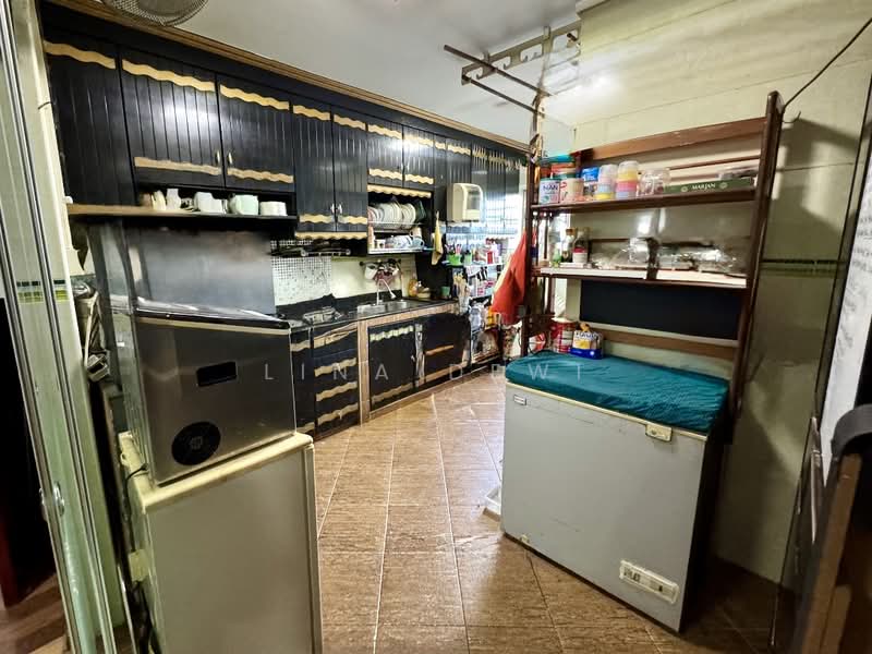 768 Pasir Ris Street 71 HDB Flat For Sale at S$ 720,000 | PropertyGuru Singapore - Kitchen