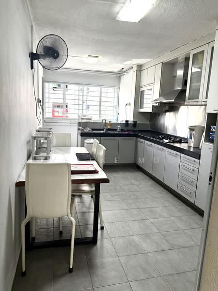 739 Yishun Avenue 5, 739 Yishun Avenue 5, 3 Bedrooms, 990 sqft, HDB Flat For Rent, by Eveline Moo, 500084471 - Kitchen - PropertyGuru.com.sg