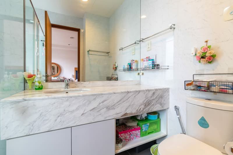 Corner Terrace along Sunrise Drive Corner Terrace For Sale at S$ 5,388,888 | PropertyGuru Singapore - Bathroom