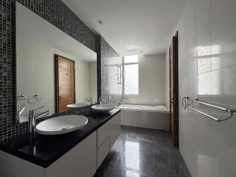 Gallop Green, 19 Woollerton Park, 5 Bedrooms, 3,229 sqft, Condominium For Rent, by Zann Leow, 500084478 - Bathroom - PropertyGuru.com.sg