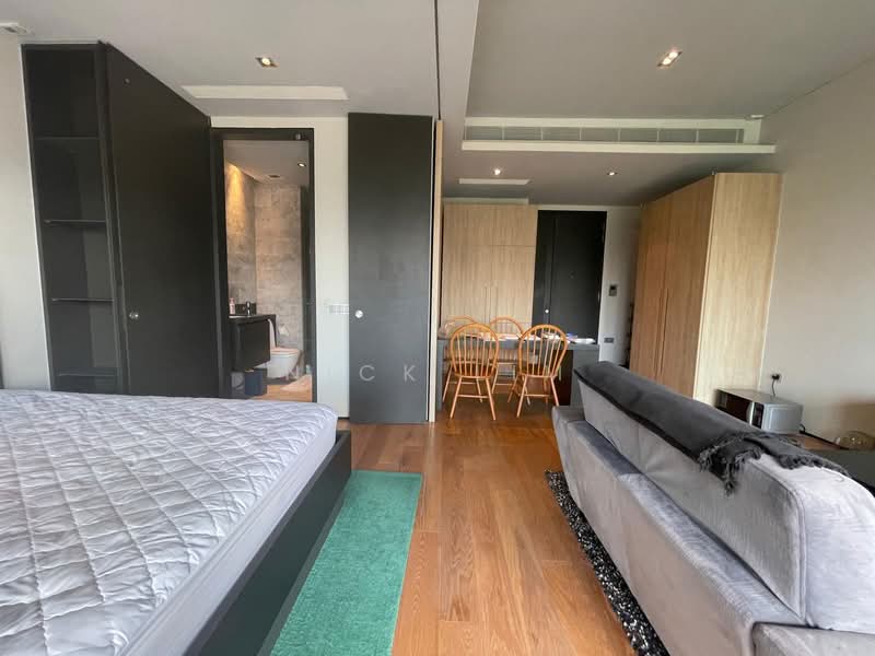 OUE Twin Peaks Condominium For Sale at S$ 1,300,000 | PropertyGuru Singapore - Bedroom