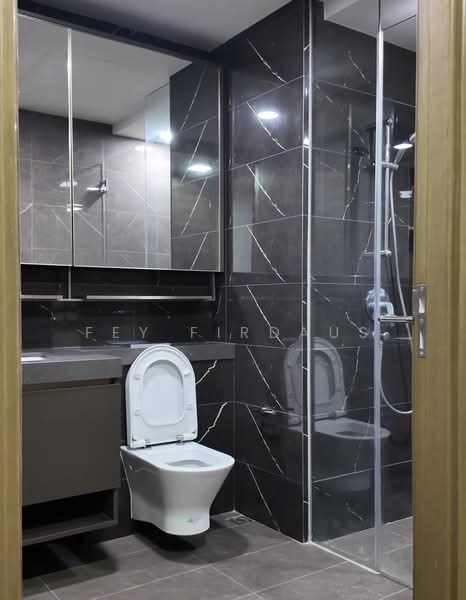 The Florence Residences Condominium For Sale at S$ 1,250,000 | PropertyGuru Singapore - Bathroom