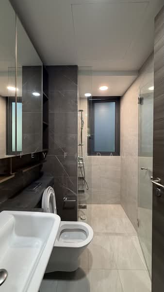 The Florence Residences, 99 Hougang Avenue 2, 2 Bedrooms, 721 sqft, Condominium For Sale, by Fey Firdaus, 500084490 - Bathroom - PropertyGuru.com.sg