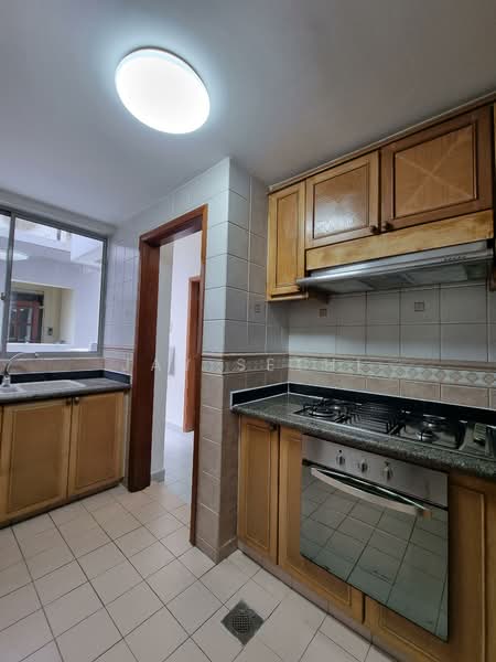 The Bayshore Condominium For Sale at S$ 1,890,000 | PropertyGuru Singapore - Kitchen