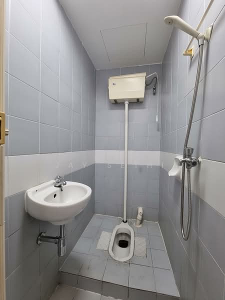 The Bayshore Condominium For Sale at S$ 1,890,000 | PropertyGuru Singapore - Bathroom