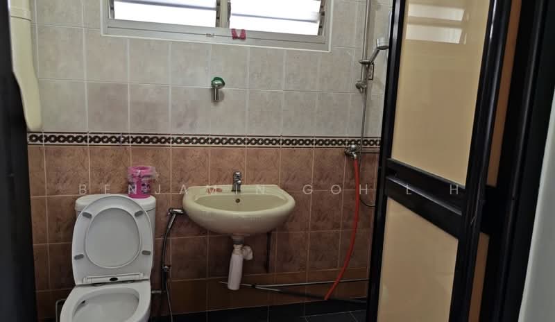 648 Jalan Tenaga, 648 Jalan Tenaga, 4 Bedrooms, 1,378 sqft, HDB Flat For Rent, by Benjamin Goh L H, 500084505 - Bathroom - PropertyGuru.com.sg